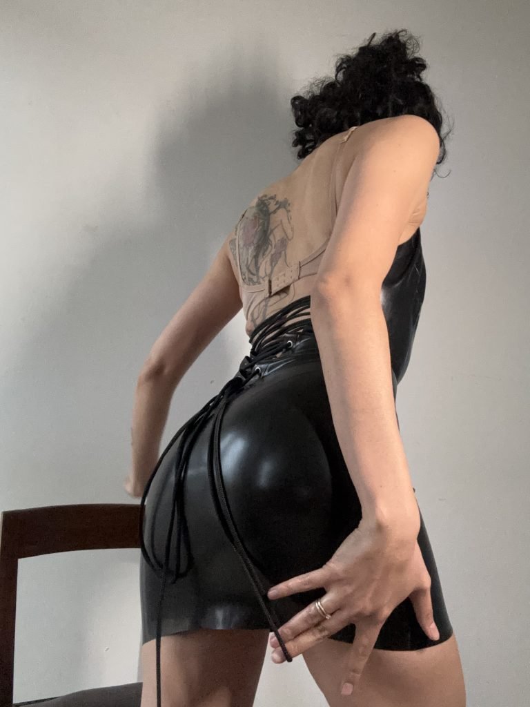 ElinHarness Black Minidress Review by VideoGirlAry